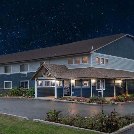 Northwoods Inn And Suites Ely Екстериор снимка