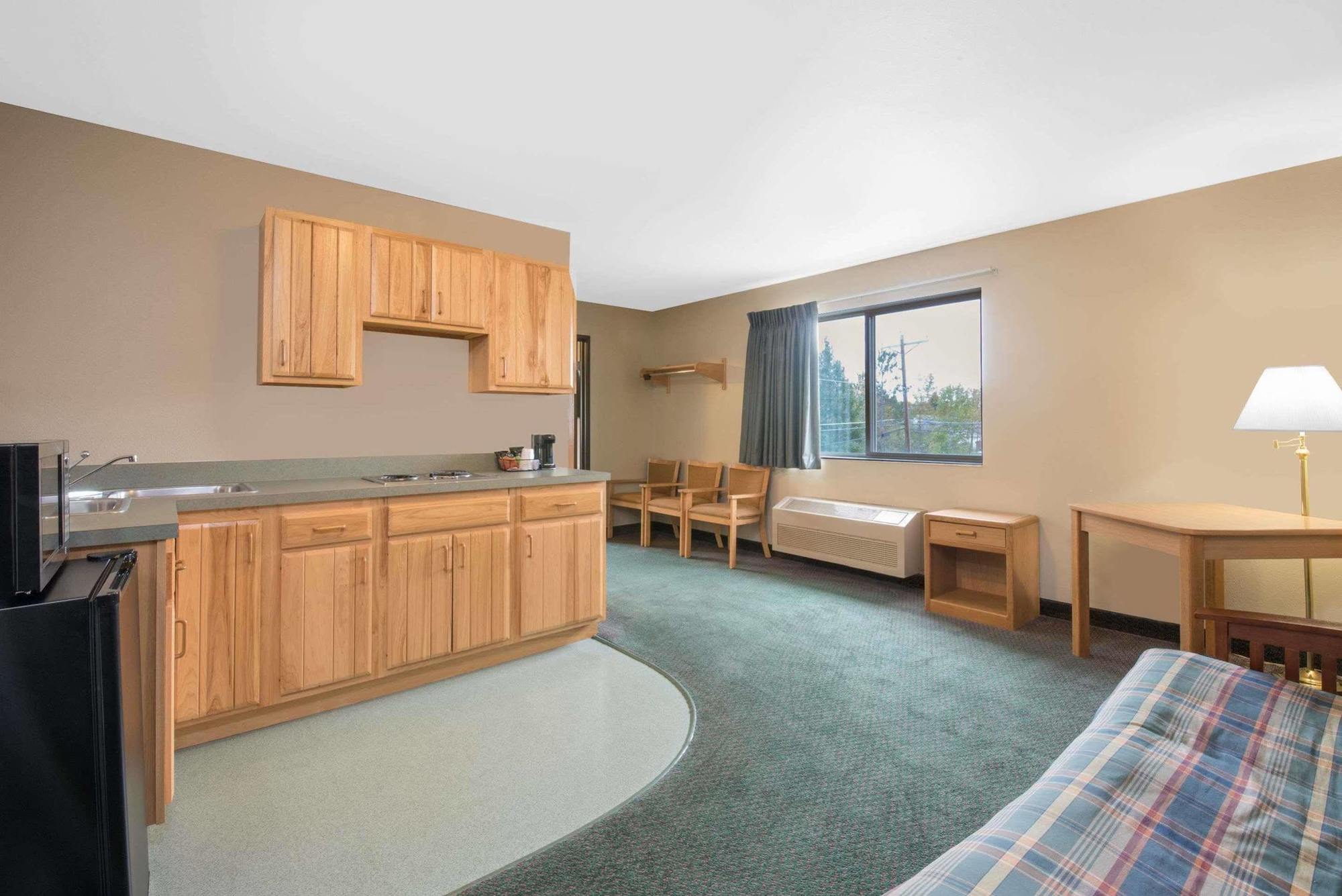 Northwoods Inn And Suites Ely Екстериор снимка